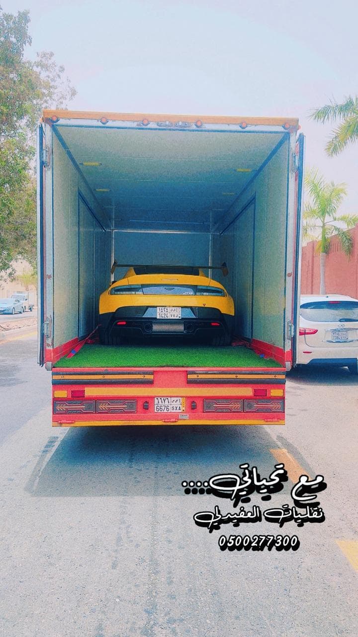 سطحة مغلقة لنقل السيارات الفاخرة